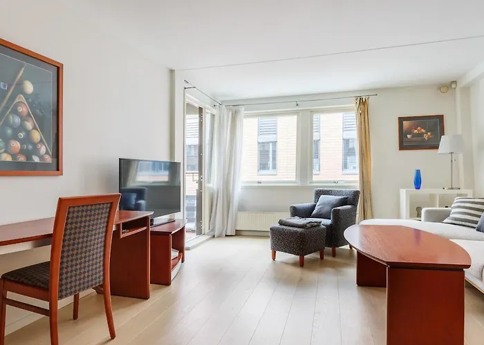 Spacious Aker Brygge Apartment With Balcony